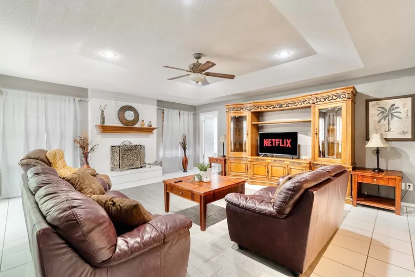 Vintage Spacious w/ Private Pool House in Mcallen - Image 1