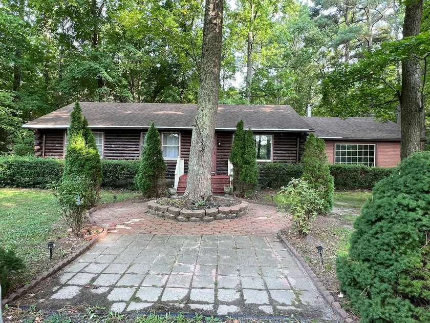 Peaceful 4BR Cabin Pond | Events & Family Getaways - Image 1