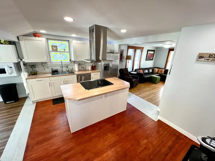 Pet friendly home with fenced backyard. - Image 1