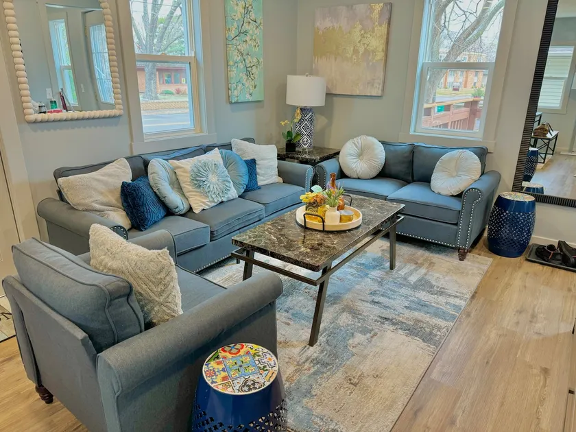Minneapolis, Cozy & Modern Entire Home, Sleeps 8! - Image 1