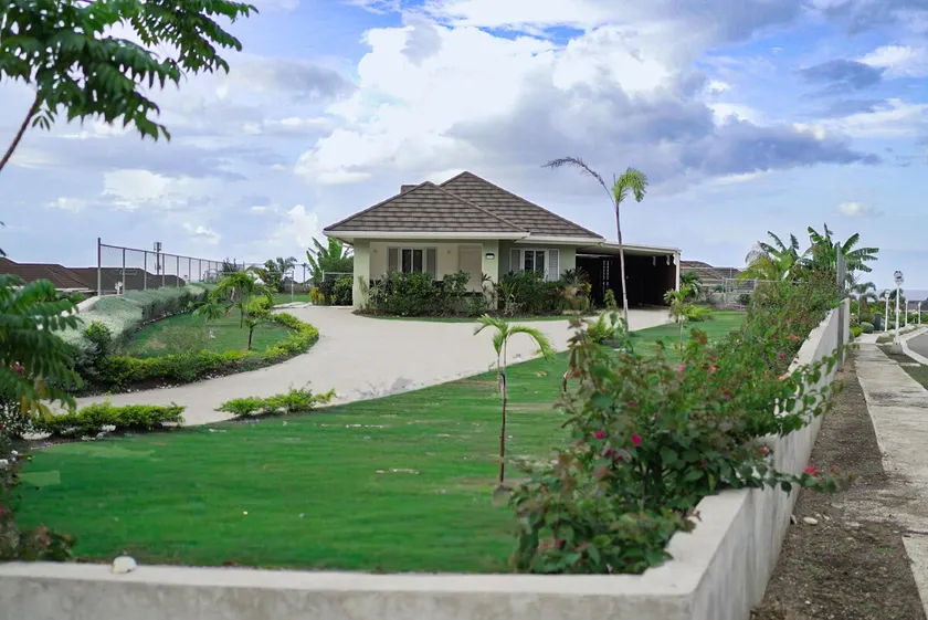 Modern, Family 3BR w/ Pool & Gym - Image 1