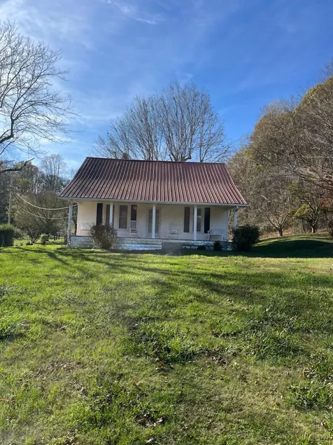 Near I-65-Quiet Escape at Indian Creek Farmhouse - Image 1