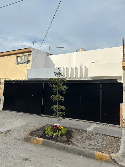 “Charming and Spacious House in an Excellent Area” - Image 1