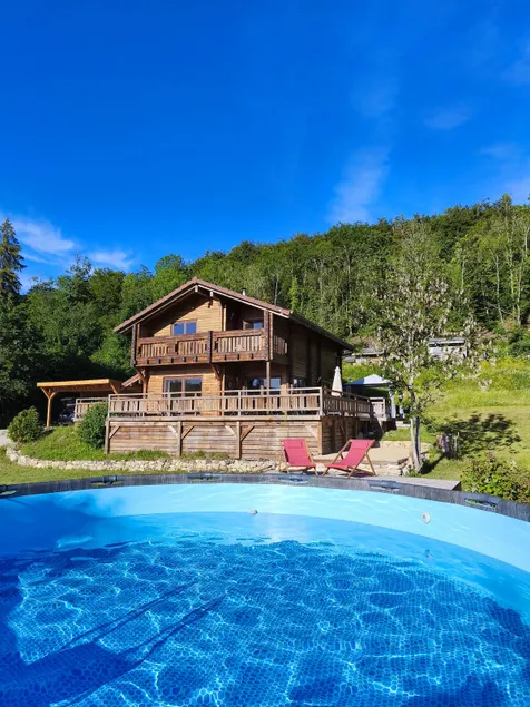 Stunning Chalet with Private Sauna & Jacuzzi. - Image 1