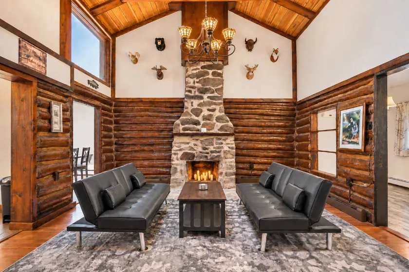 Highland Lakes Cabin | Huge Yard • Sleeps 8 - Image 1