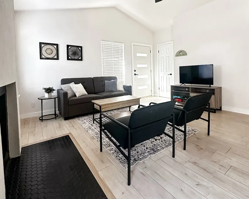 Modern Retreat Near Downtown Round Rock - Image 1