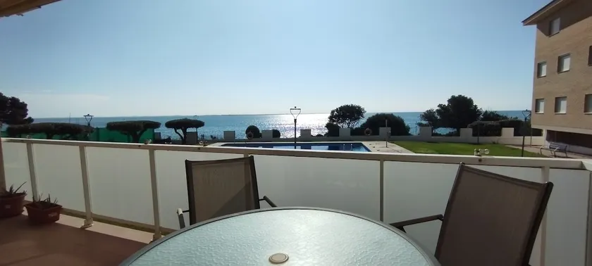 in front of the sea - Image 1