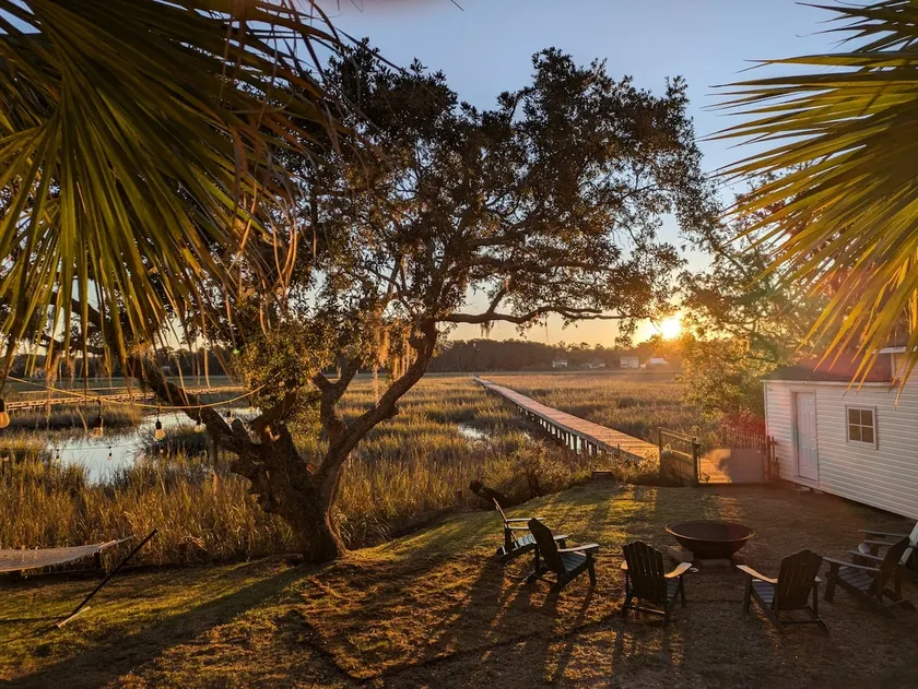 Dockside Dreamhouse: A Nature Lover's Paradise! - Image 1