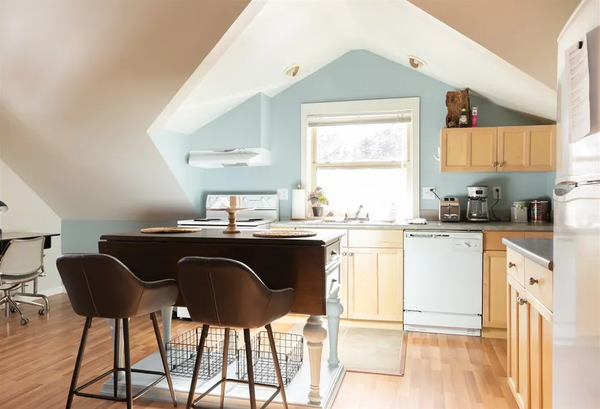 Bluebird Day - Pine Hideaway, Cozy studio retreat! - Image 1