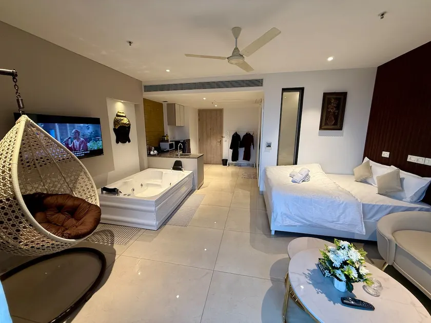 Highrise Heaven With Jacuzzi And Garden Patio - Image 1