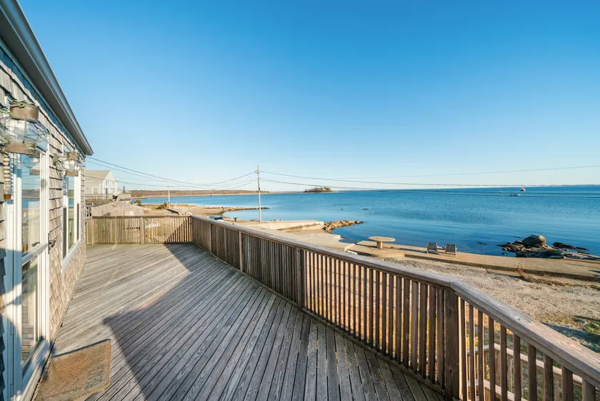 Oceanside Cottage with Private Beach - Image 1
