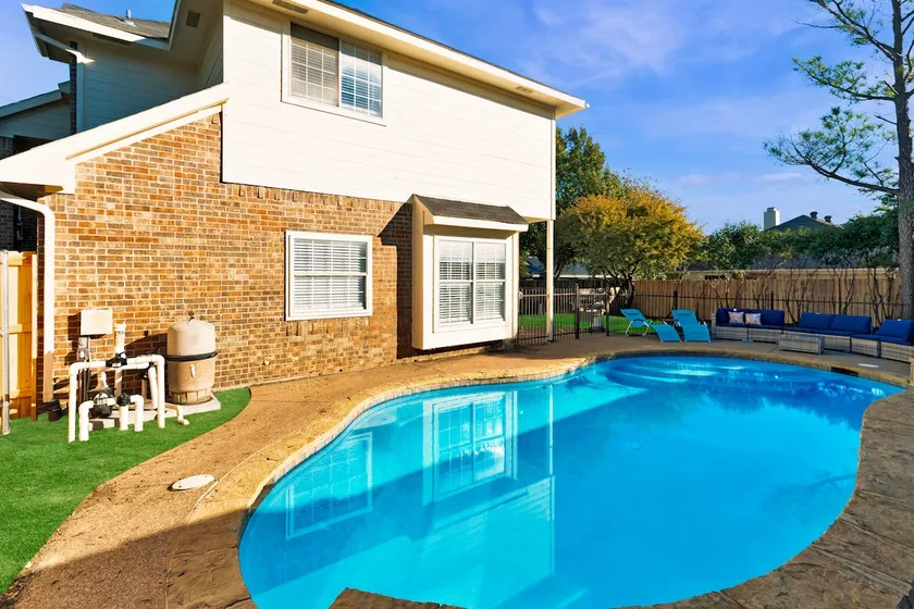 Newly remodeled 5BR w/pool 15 min to DFW airport• - Image 1