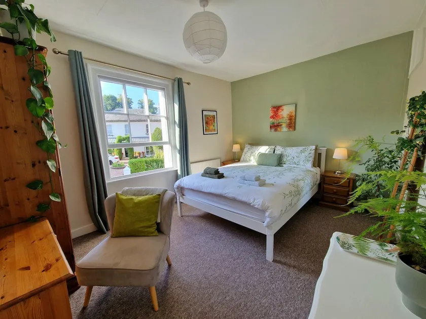 West Street Views #2: Town centre | Home office - Image 1