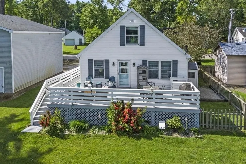 Loon Lake | Lake view | 4 BR | Columbia City - Image 1