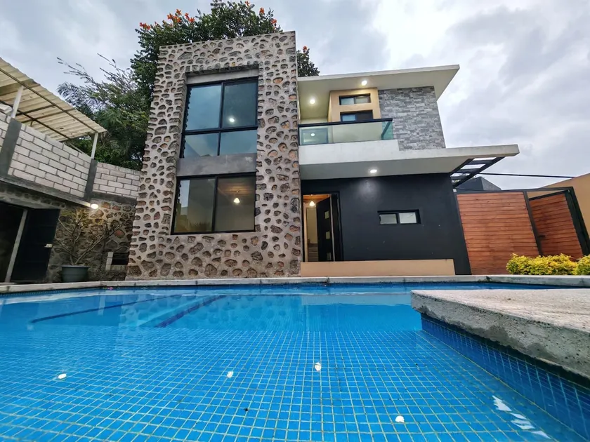 A house with a heated pool - Image 1