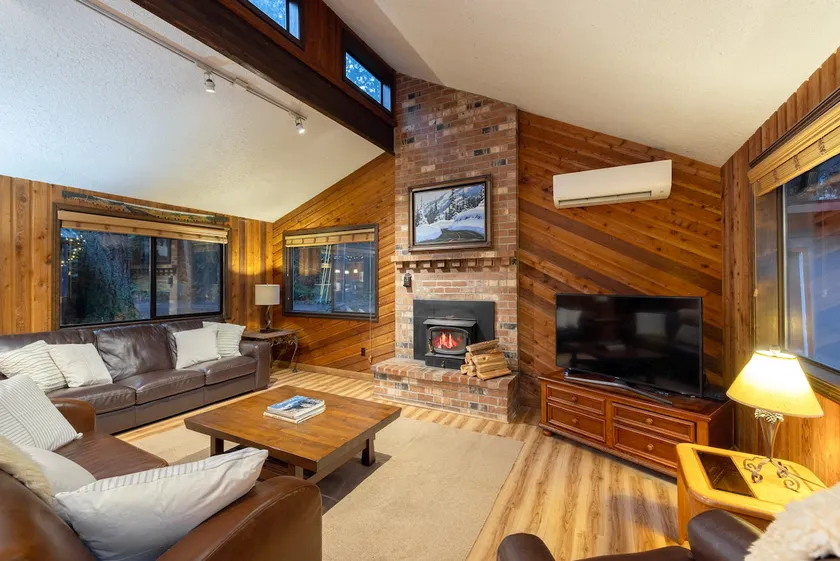 Mtn Cabin-Hot Tub-Fire Pit-Extra Suite-Sleeps 10! - Image 1