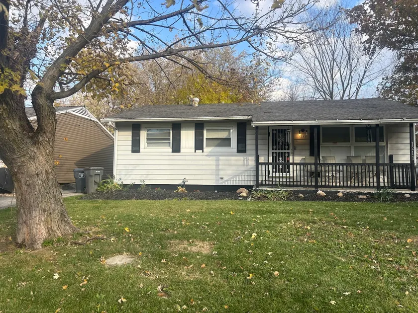 Cozy 3 bedroom home Close to the husky refinery! - Image 1