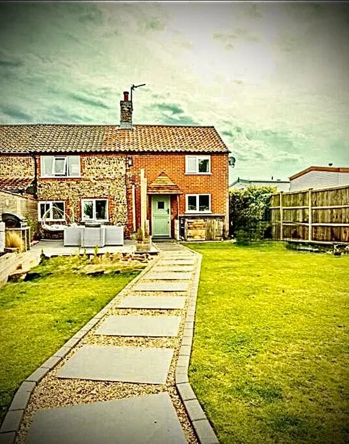 Charming cottage beach stay - Image 1