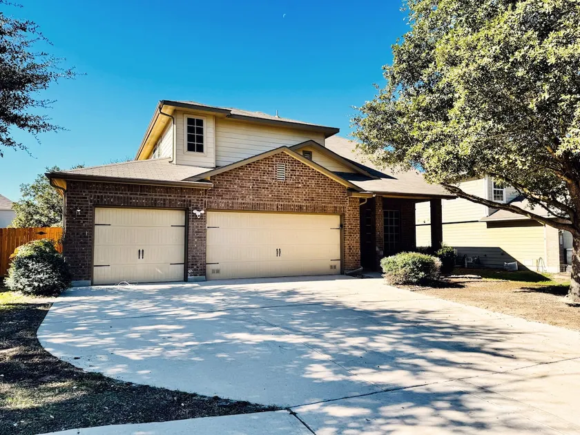 Spacious Home w/ EV Charger Perfect for Families - Image 1