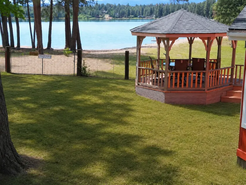 2 Acres 2 Homes Lake Front! - Image 1