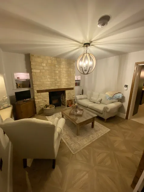 Lux Wisteria stone Cottage Chadlington - Image 1