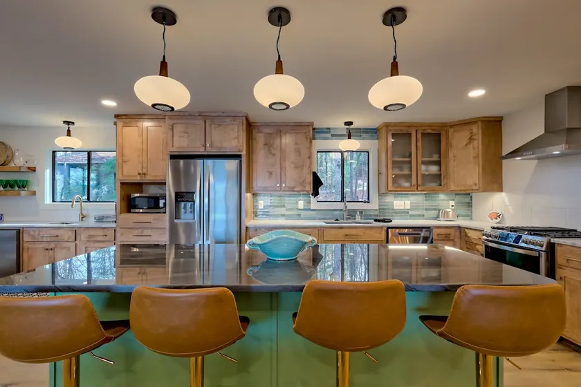 Lakeside Therapy By Chatuge Home Concierge - Image 1