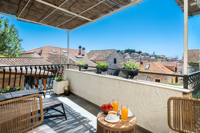 Villa Maris – Hvar’s Elegant Historic Townhouse - Image 1