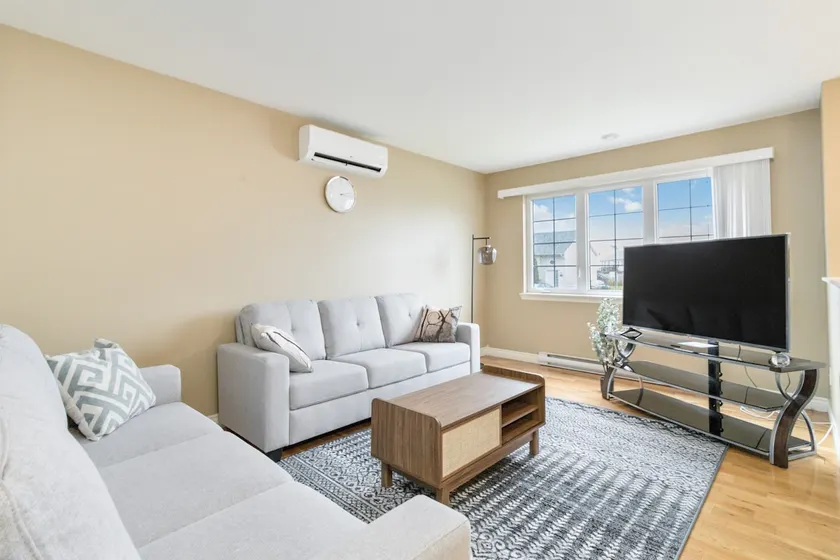 Great location Comfortable Spacious 3 Bedroom Hme - Image 1