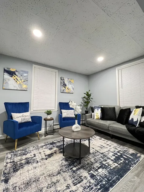 Cozy 2-bedrm. 6 min to CCSU. 7 min to NB Hospital - Image 1