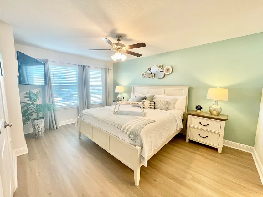 Huge patio, 3 bed 2 bath with pool - Image 1