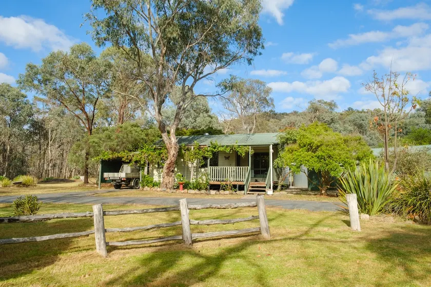 Woongarra Cottage. Peaceful bush setting. Off-Grid - Image 1