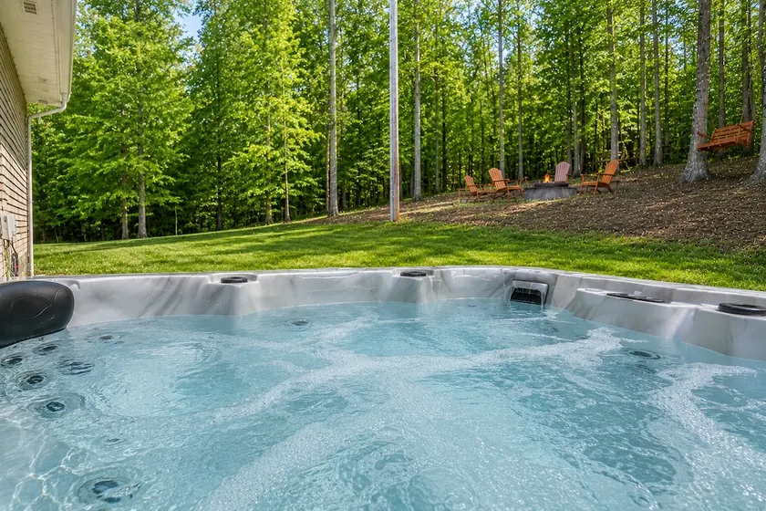 Azalea Retreat • Hot Tub & Pool Table • Sleep 12 - Image 1