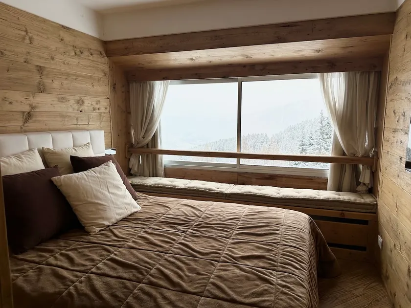 Exclusive Apartment on the Ski Slopes - Image 1