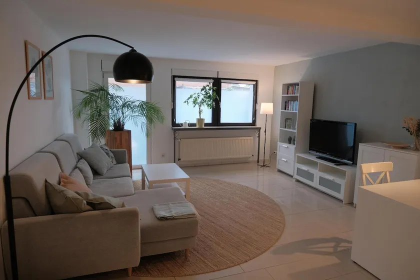 2 rooms 60 sqm | Parking | Bathtub | 25 min DUS - Image 1