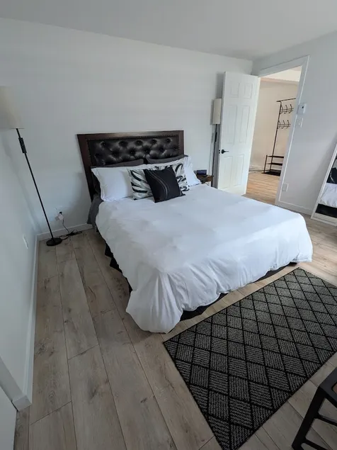 Fully Renovated Private 1BR • 10 minutes to Ottawa - Image 1