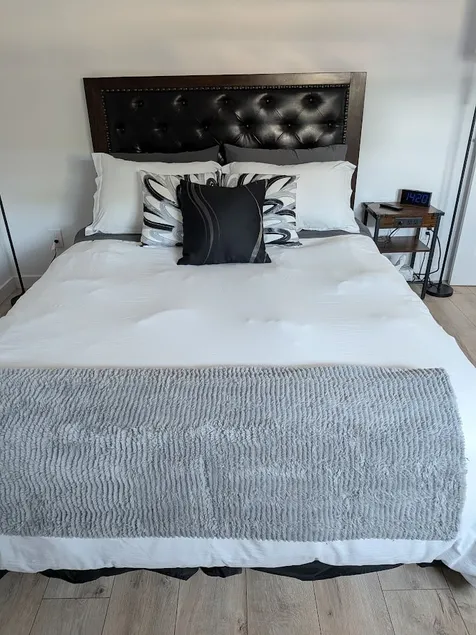 Private 1BR • 10 minutes to Ottawa - Image 1