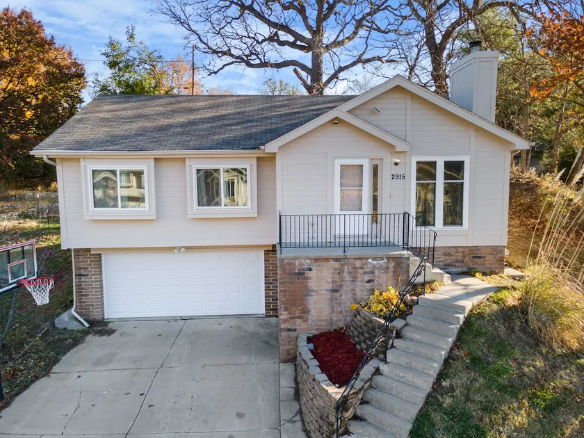 Cozy 3BD/2.5BA Home- Near Downtown Omaha and Zoo - Image 1