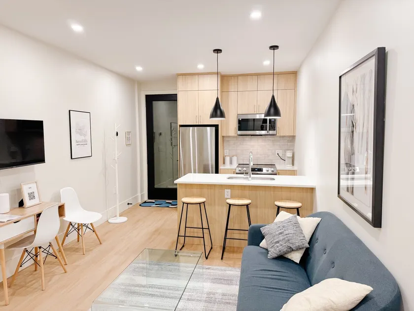 Private suite in brand new house - Image 1