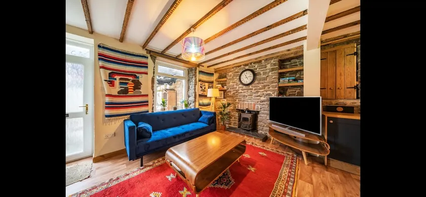 Quirky Mountain Cottage - Image 1