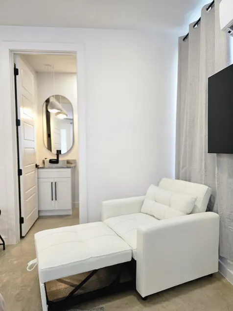 Buelas Private Studio Best Location. - Image 1