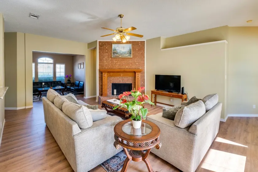 4BR DFW Central Retreat - Image 1