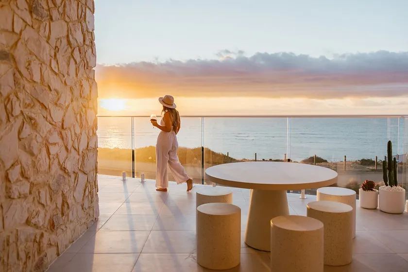 Sunsets Aldinga Beach, 4 king rooms, rooftop, incredible views - Image 1