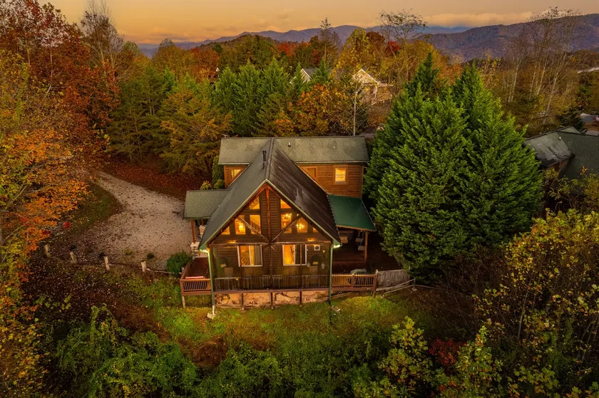 Smoky Mtn Cabin w Hot Tub, Adventure Minutes Away - Image 1