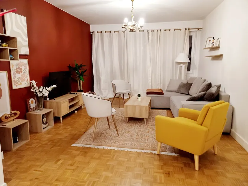 Parisian-Style Apt w/ Free Parking & RER B Access - Image 1