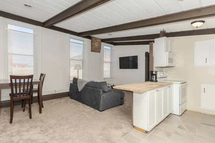 Downtown Gem! Cozy 1BR + Balcony - Image 1