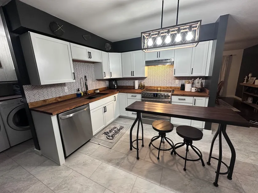 Cozy remodeled home with a big backyard ! - Image 1