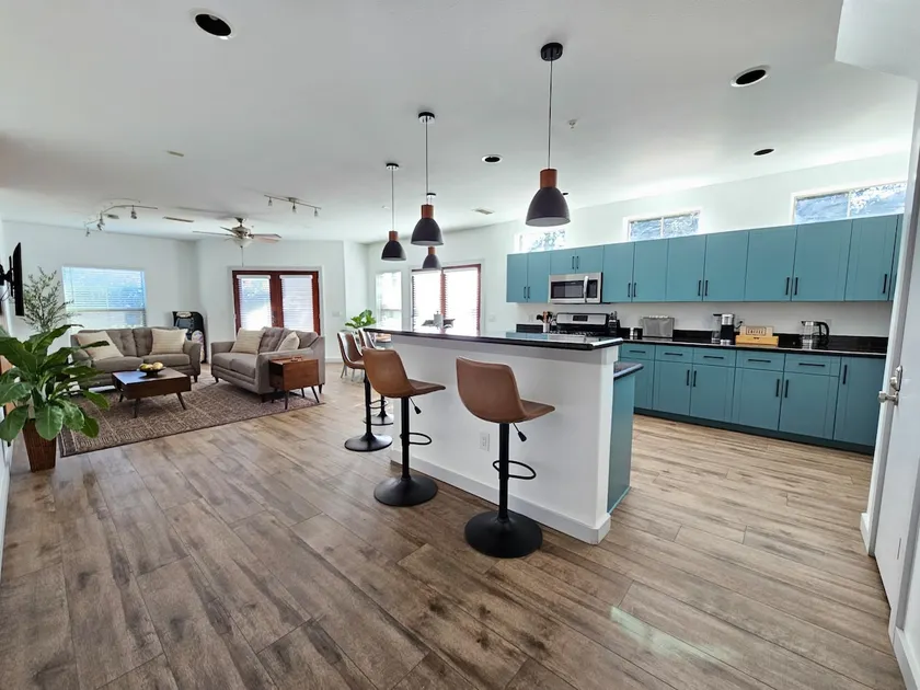 Midtown modern retreat! - Image 1