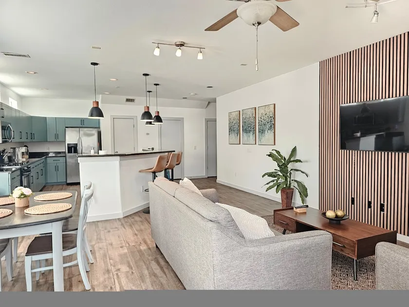 Midtown modern retreat! - Image 1