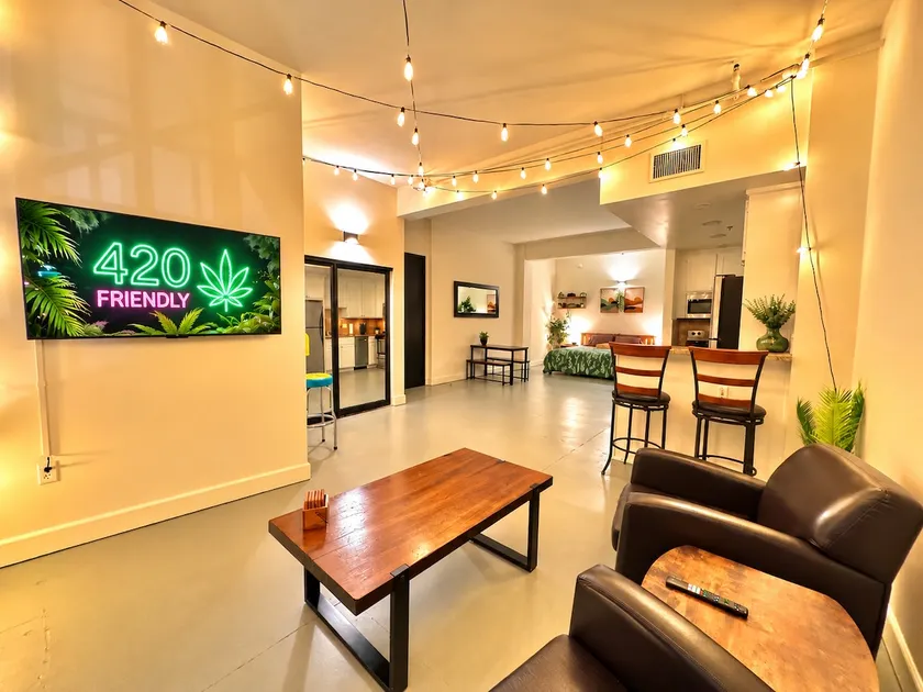 BIG Downtown LA HIGH Loft! 420! Arcade! KingBed! - Image 1