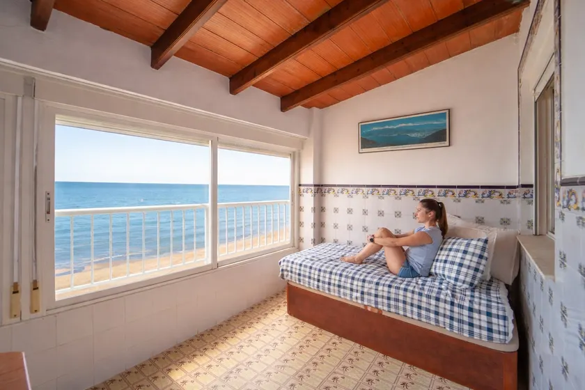 Wake up next to the beach and the sound of the sea - Image 1